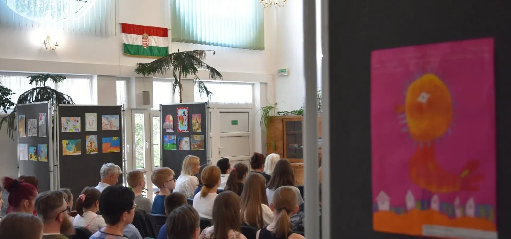 Megnyílt a Tízparancsolatról készült illusztrációk kiállítása a Kazettás Teremben - Nyíregyháza-Városi Református Egyházközség, 2022. május 12.