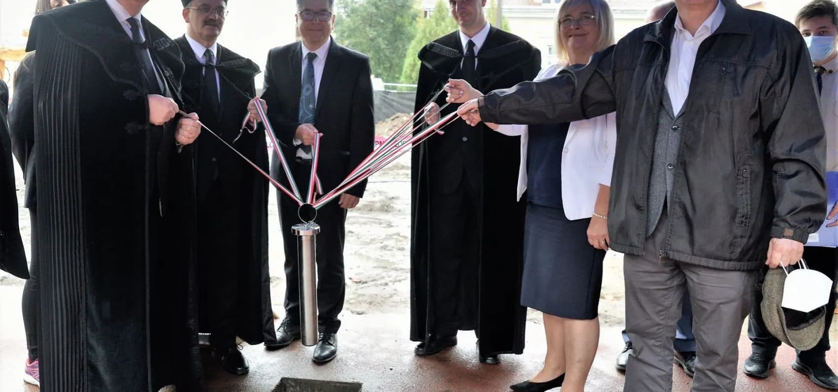 Megtörtént a Jókai Mór Református Általános Iskola új épületegységének alapkőletétele - Nyíregyháza-Városi Református Egyházközség, 2020. október 4.