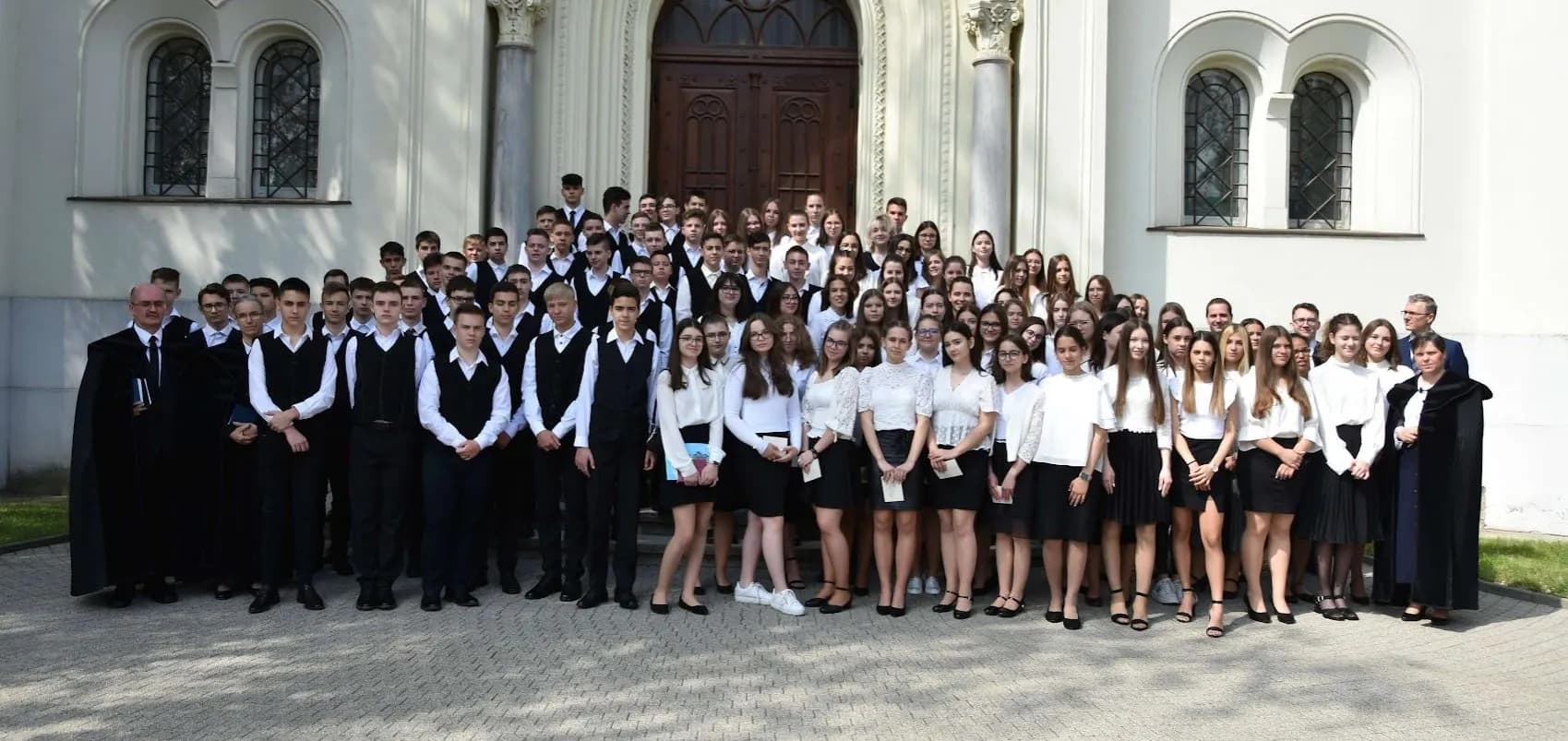 "Én Istenem!" - 104 fiatal tett konfirmációs fogadalmat - Nyíregyháza-Városi Református Egyházközség, 2022. május 15.