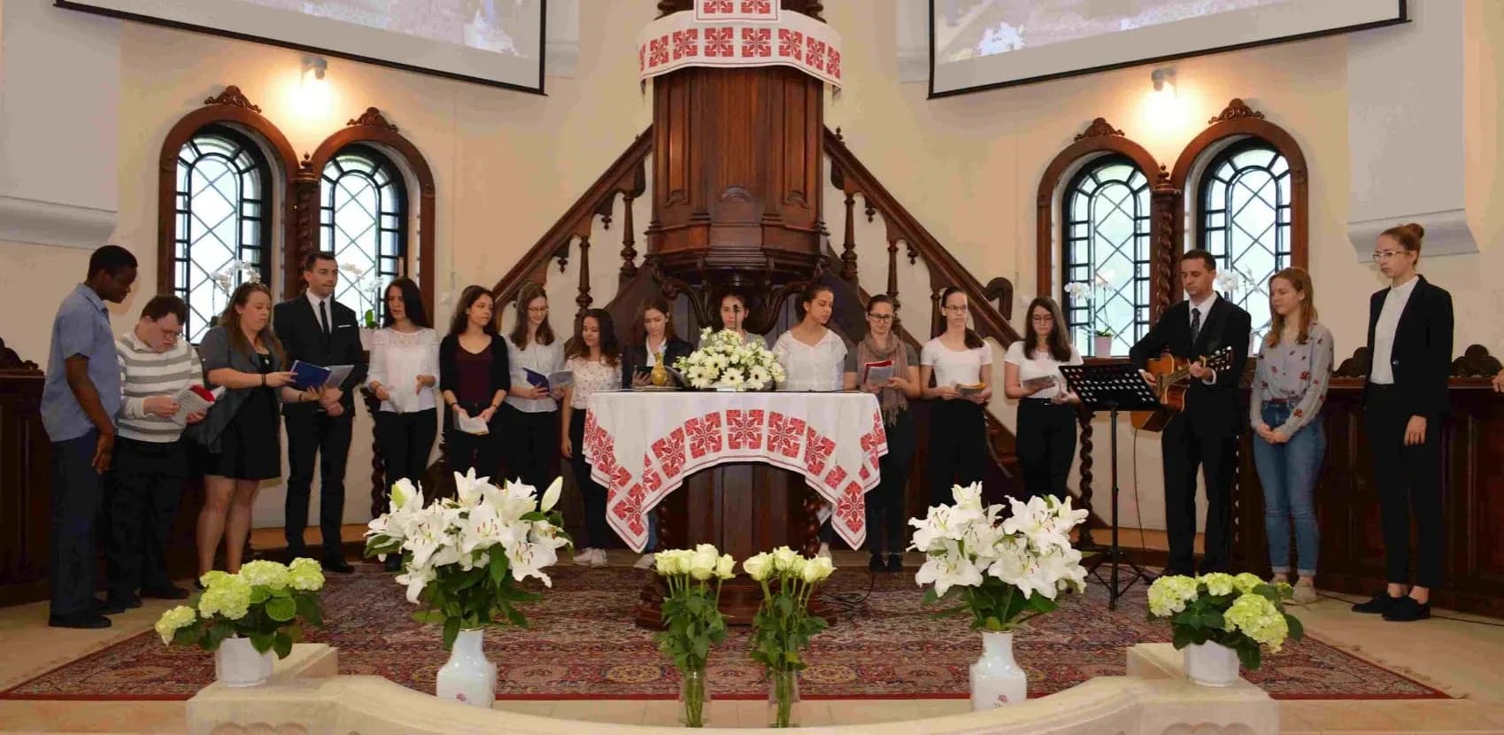 Ifisek bemutatkozása az istentiszteleten