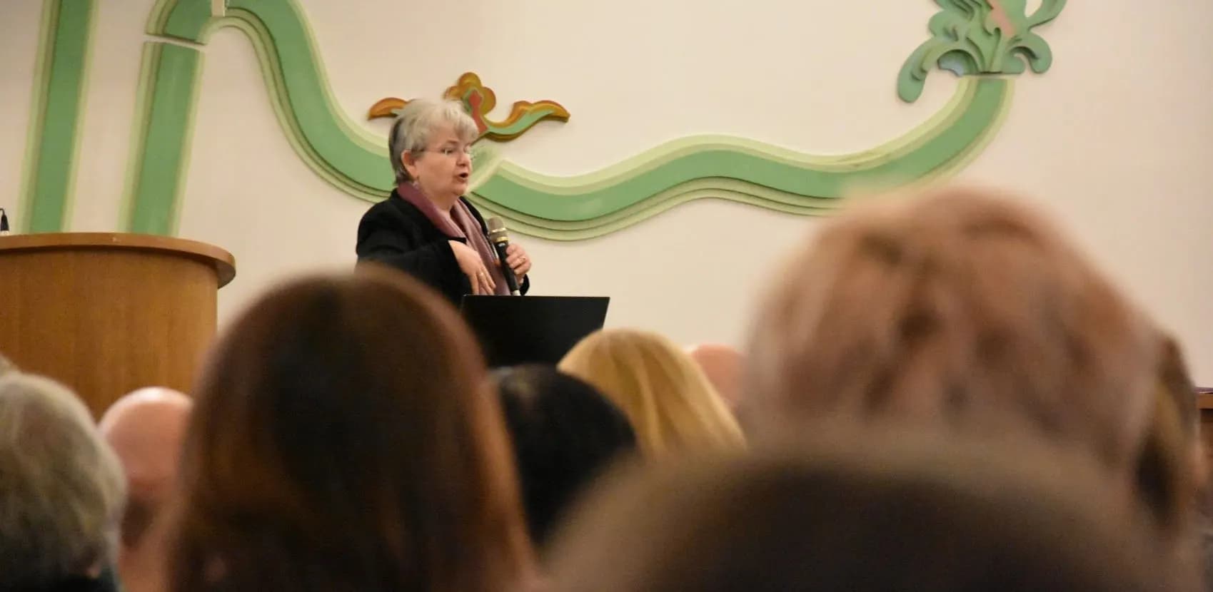 Fejleszt vagy rombol? - Pécsi Rita előadása a Szülők iskolájában - 2023. február 9.