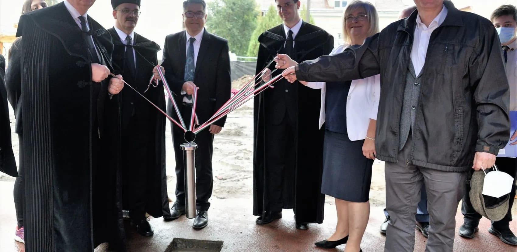 Megtörtént a Jókai Mór Református Általános Iskola új épületegységének alapkőletétele - 2020. október 4.