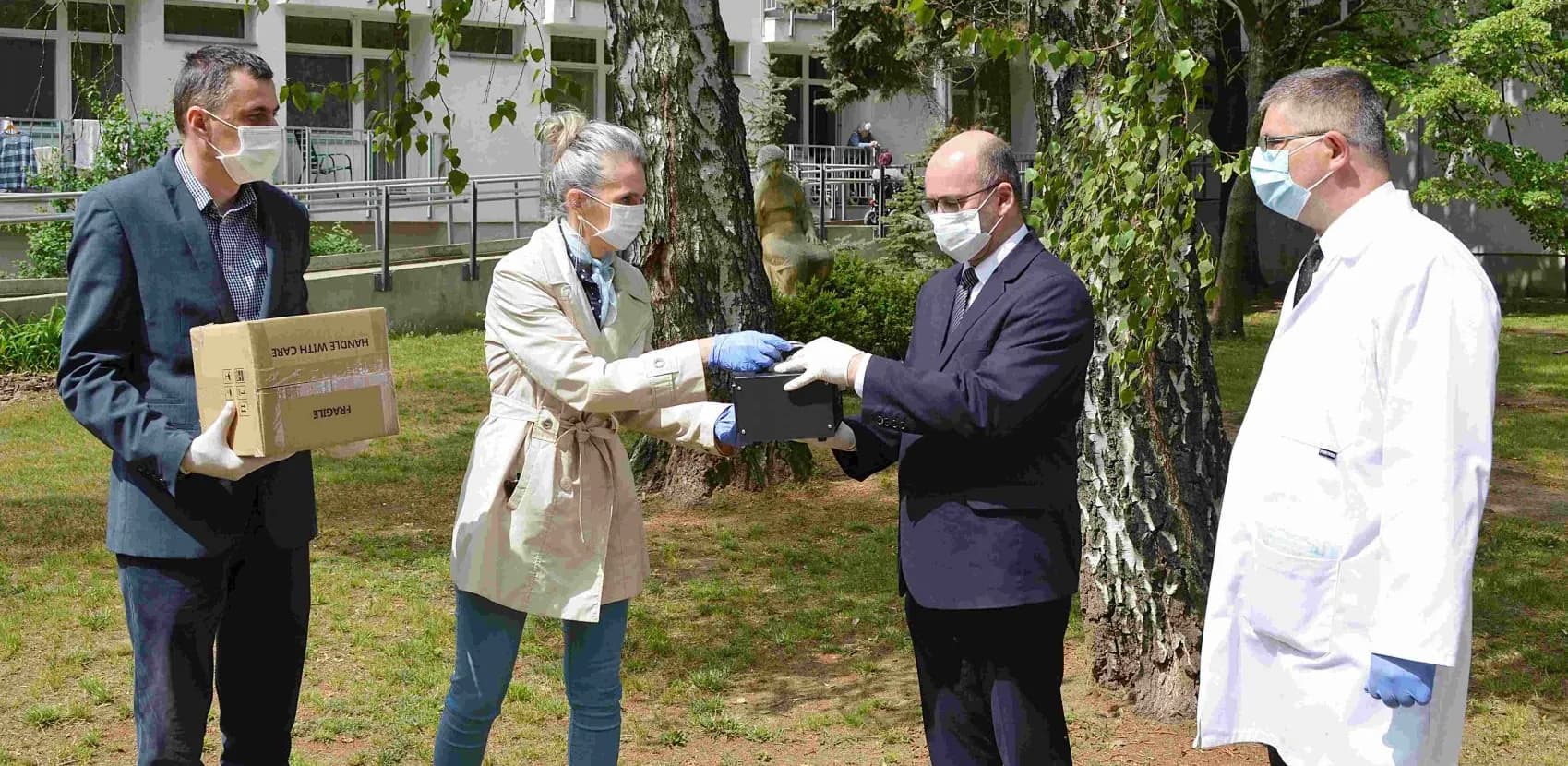 Két darab ózongenerátort adományozott egy cég a nyíregyházi Szivárvány Idősek Otthonának - 2020. május 16.