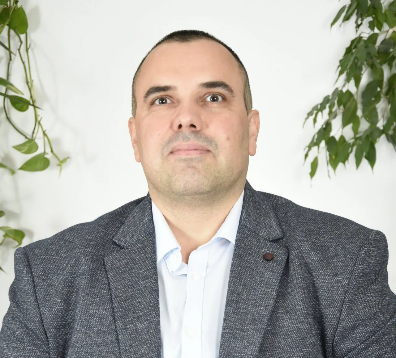 Dr. Batári László