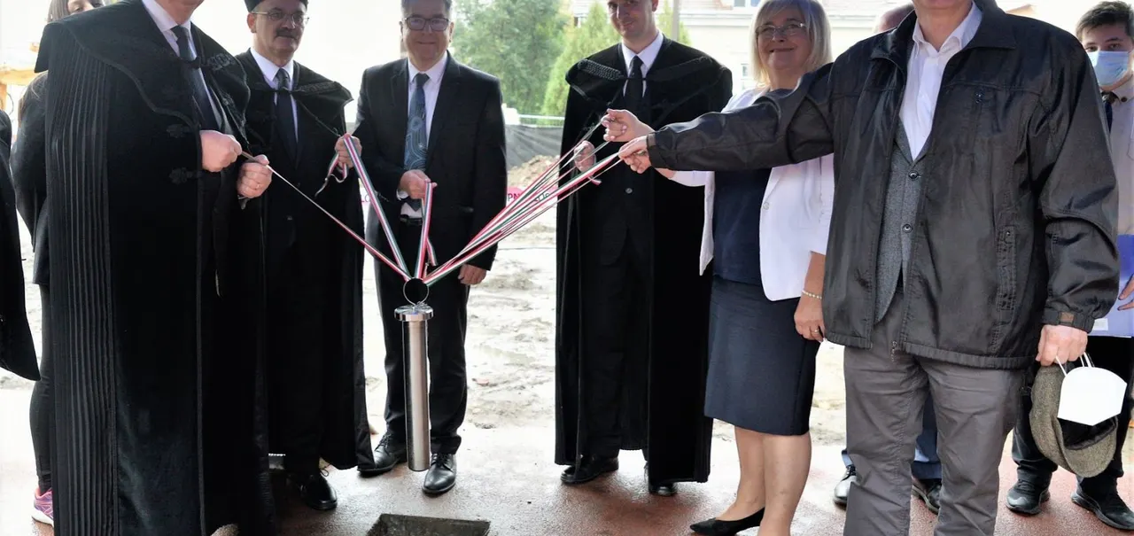 Megtörtént a Jókai Mór Református Általános Iskola új épületegységének alapkőletétele - Nyíregyháza-Városi Református Egyházközség, 2020. október 4.