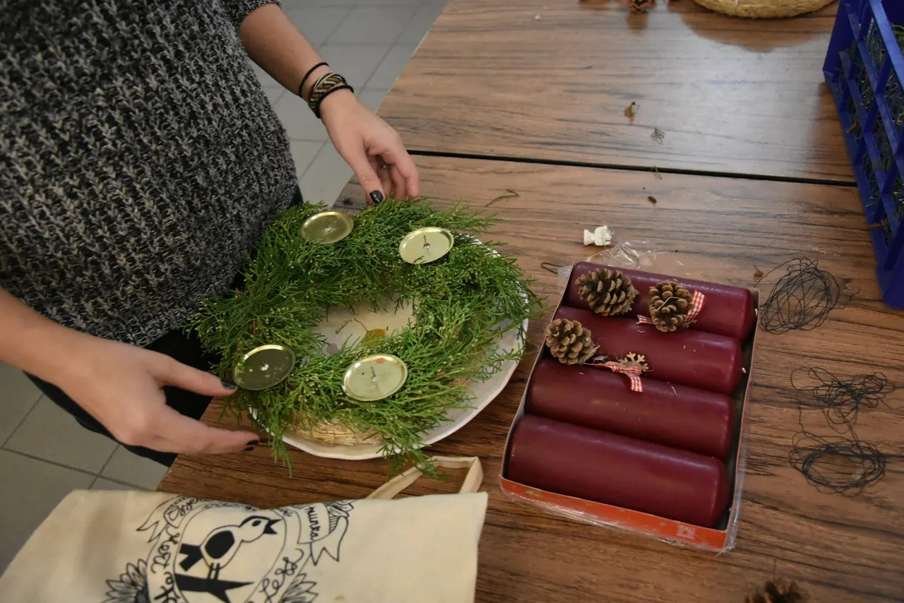 Adventi koszorúkészítés - 1. kép