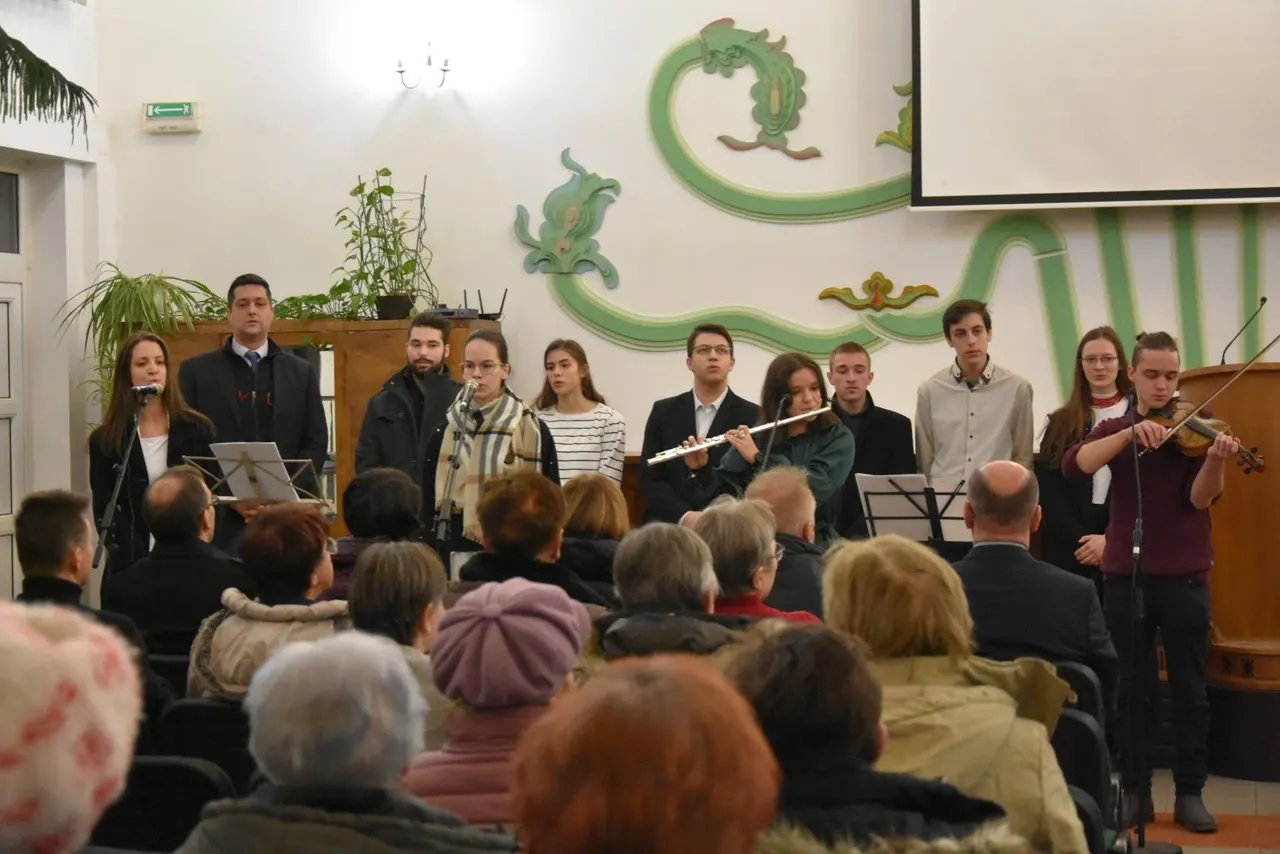 Az ifjúsági csoportok karácsonyi szolgálata - 2. kép