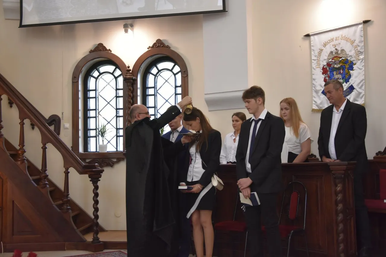 Felnőttek keresztelője és konfirmációja - 4. kép