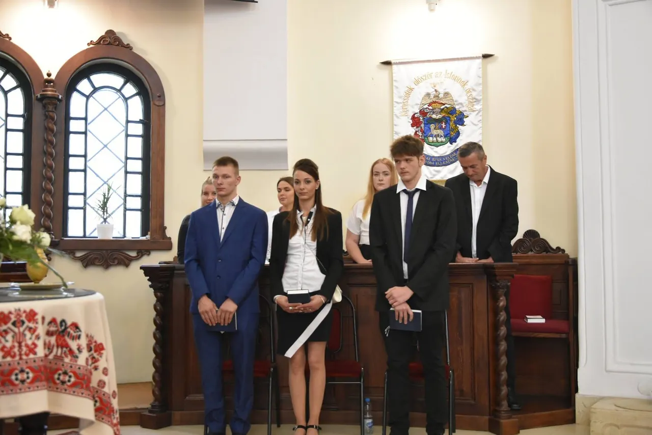 Felnőttek keresztelője és konfirmációja - 14. kép
