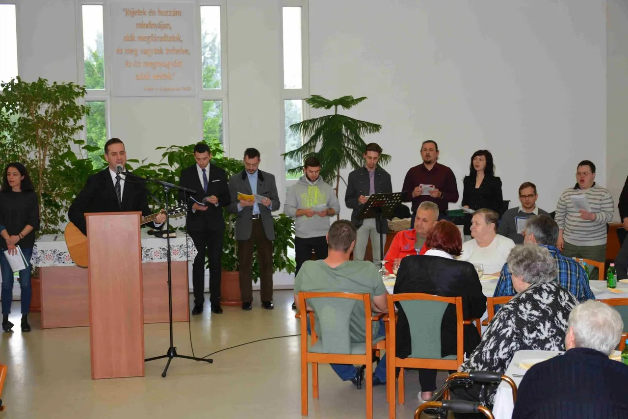 Fiatalok az idősek otthonában - 21. kép