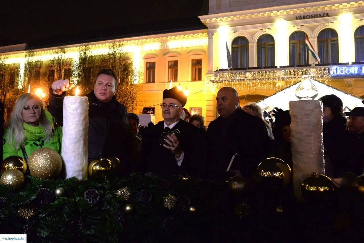 Adventi gyertyagyújtás a Kossuth téren - 21. kép
