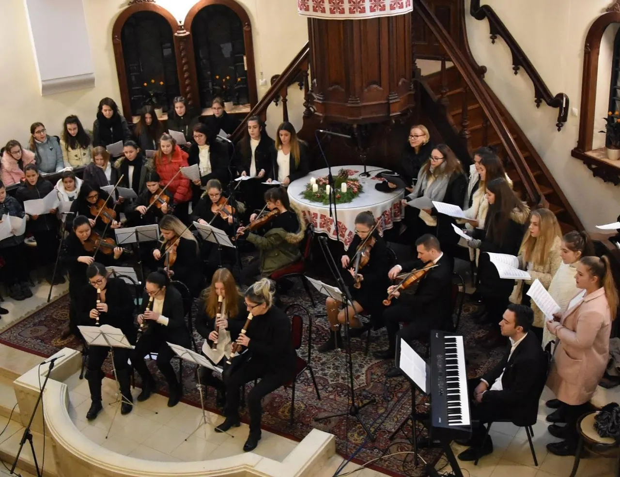 A Piccoli Archi vonószenekar karácsonyi hangversenye a templomban - Nyíregyháza-Városi Református Egyházközség, 2018. december 21.