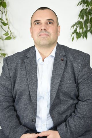 Dr. Batári László Dr. Batári László