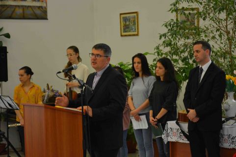 Vári Zoltán intézményvezető bizonyságtétele az Európa Rádióban